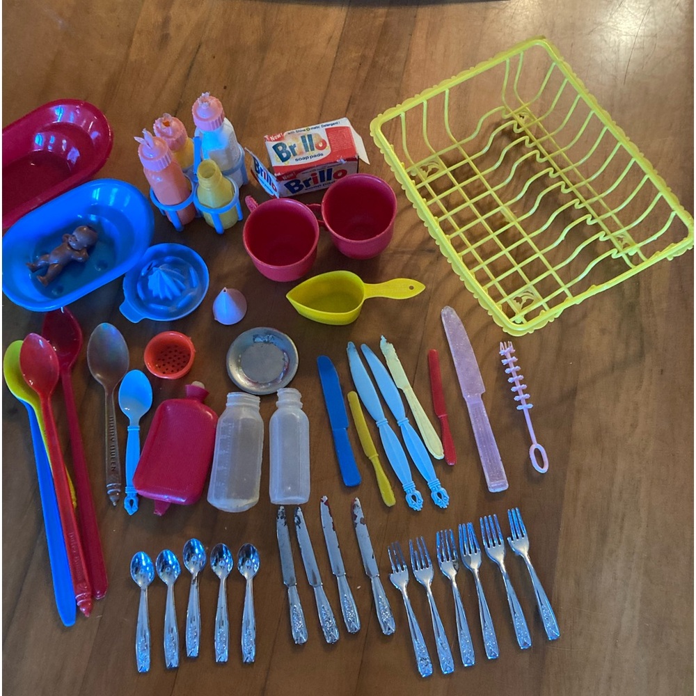 Vintage plastic dishes bottles rack